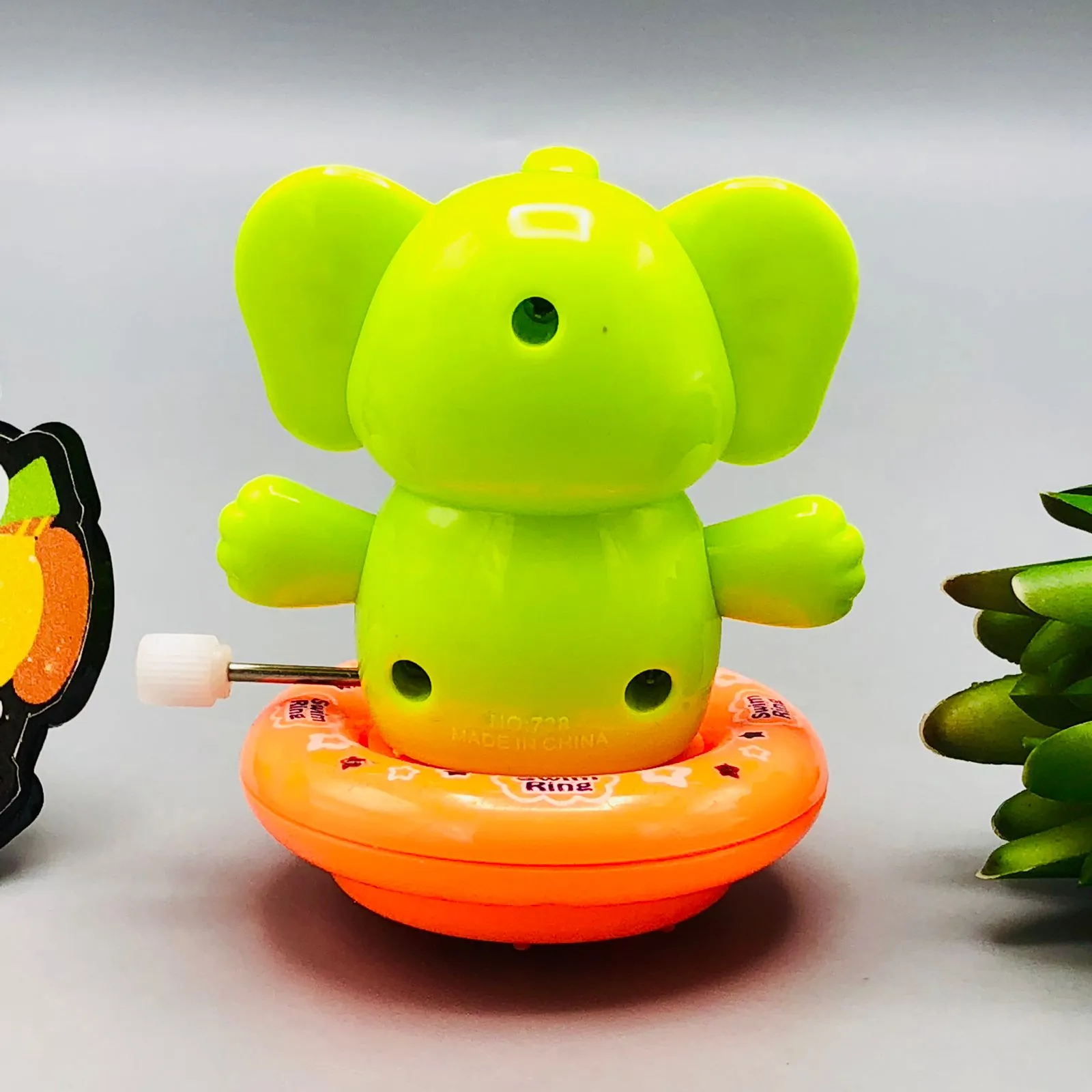 1Pc Wind-up Naughty Little Elephant Toy