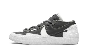 NIKE BLAZER LOW X SACAI GREY IRON/WHITE