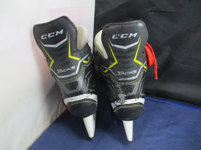 Used CCM 9060 Tacks Skates Youth Size 11.5