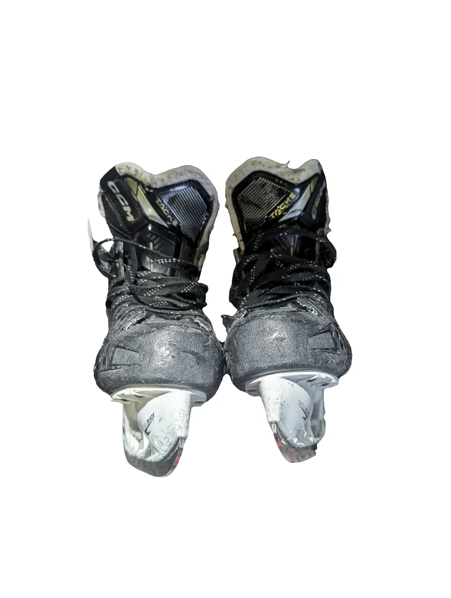 Used CCM Tacks AS-V Size 2.5 Junior Hockey Skates