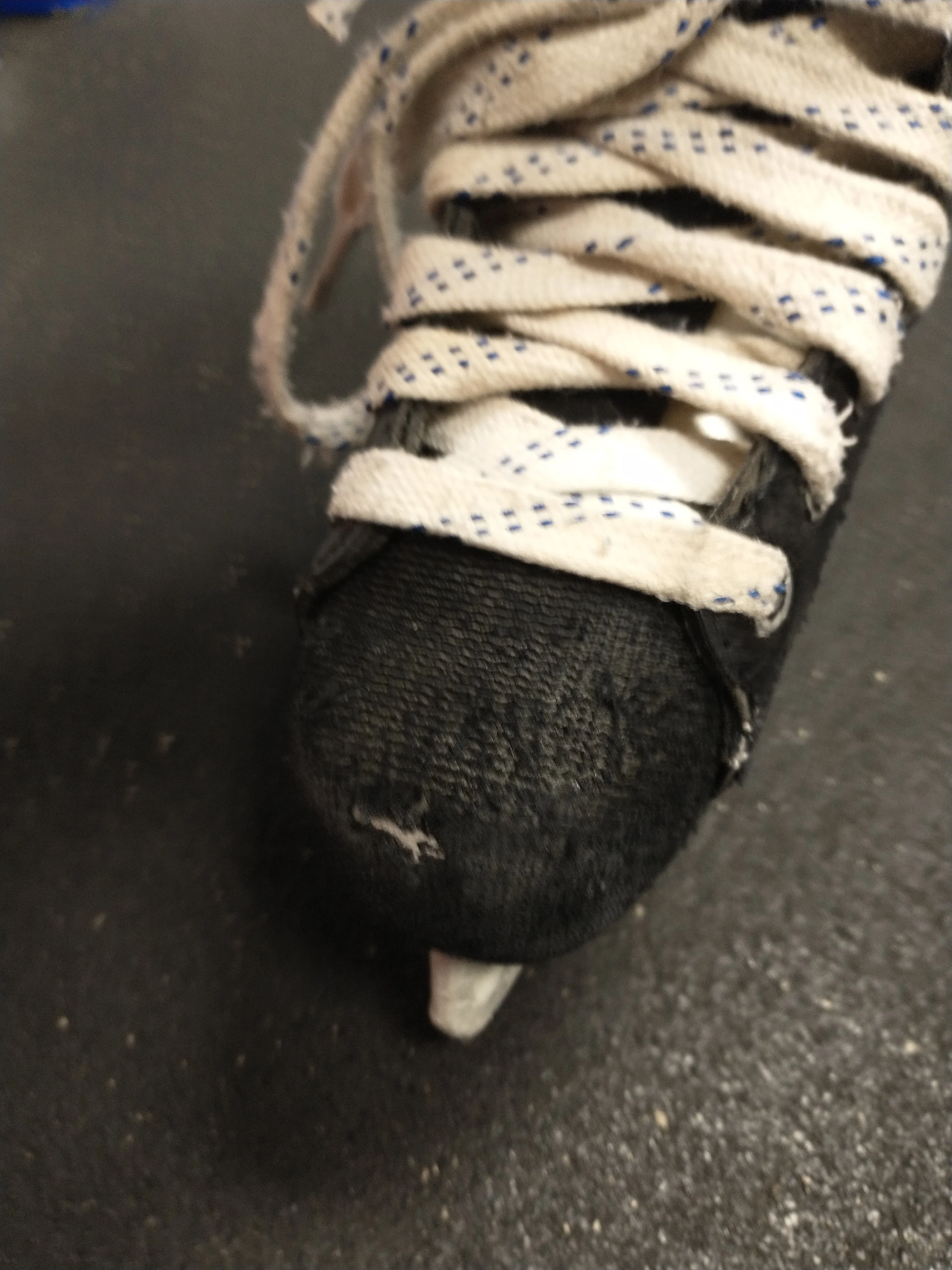 Used Easton Magnum Skates YTH Size 13