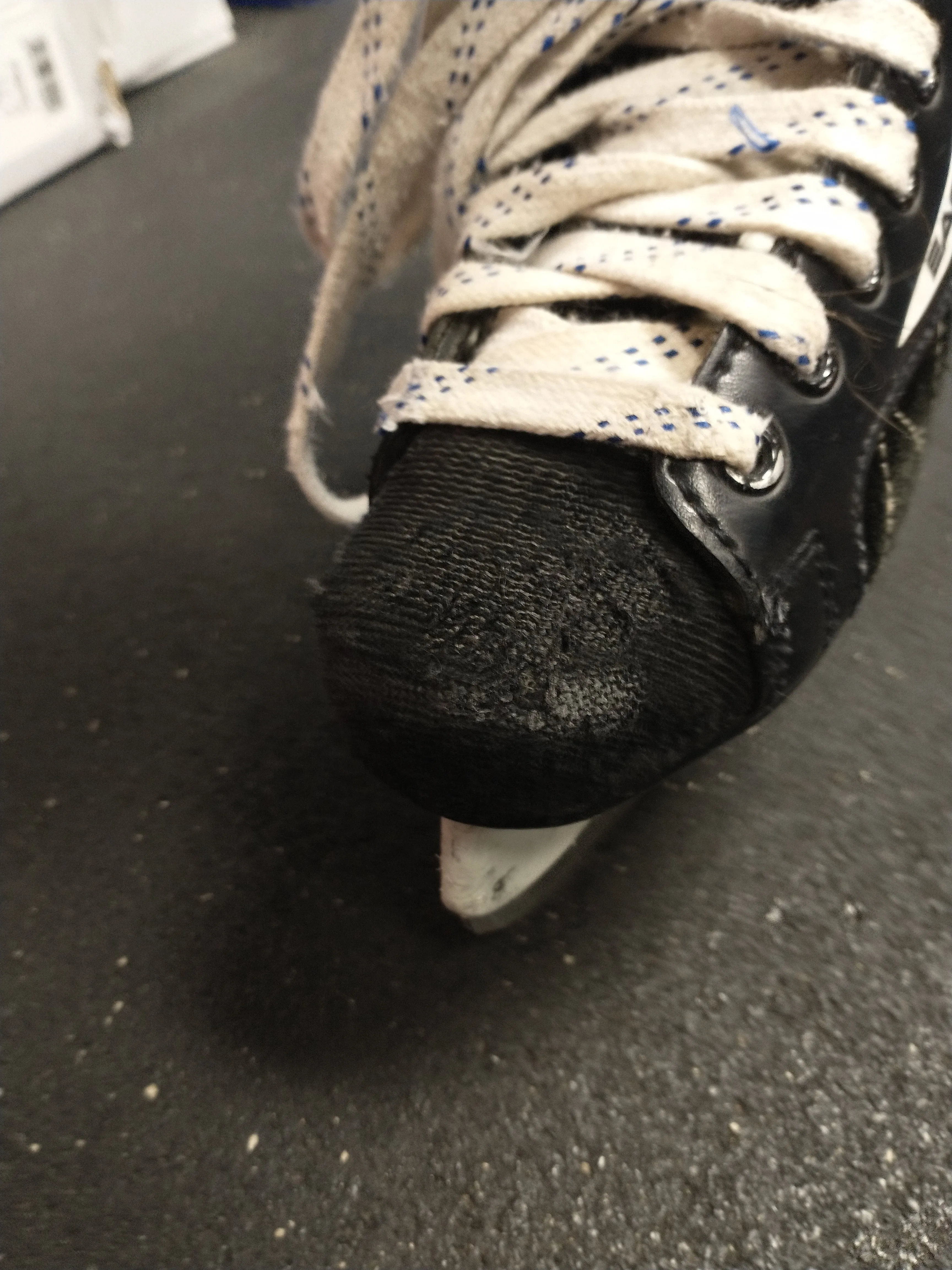 Used Easton Magnum Skates YTH Size 13